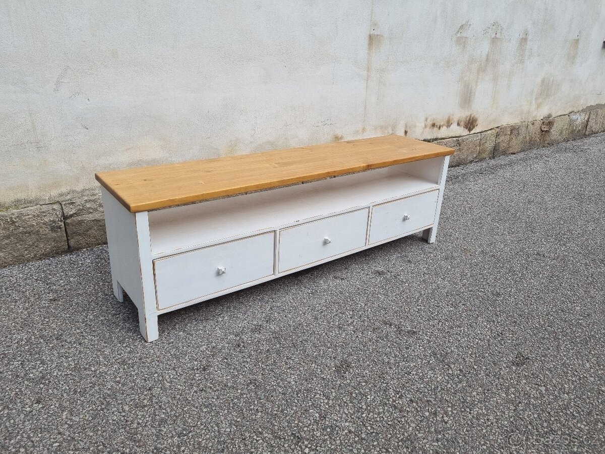 KRÁSNÝ TV STOLEK - KOMODA