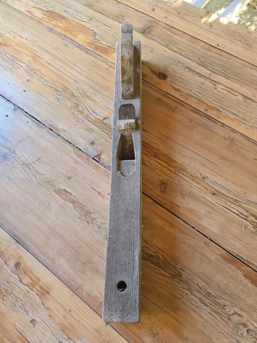 Prodám starý dřevěný hoblík zvaný "šrank".