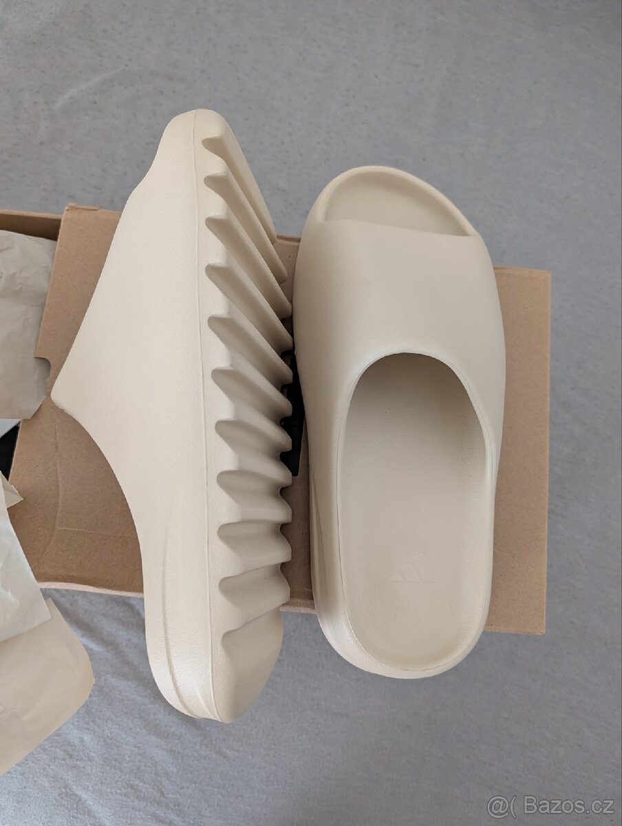 Yeezy slides bone vel. 45 YZY