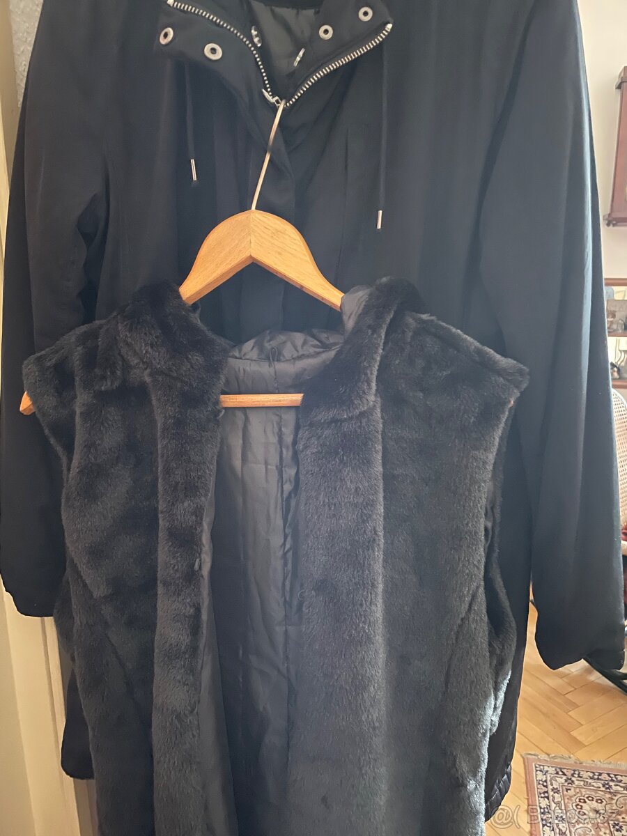 Černý kabát -bunda s kapucí