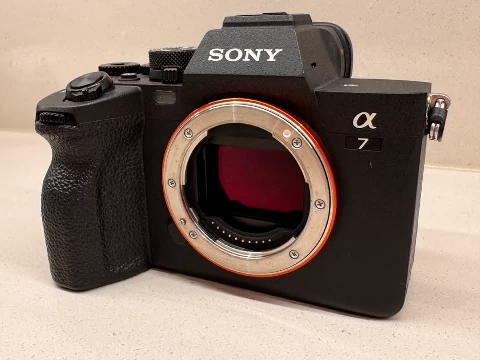 Sony Alpha 7 IV (A7IV / ILCE-7M4) – velmi dobrý stav – 3 bat