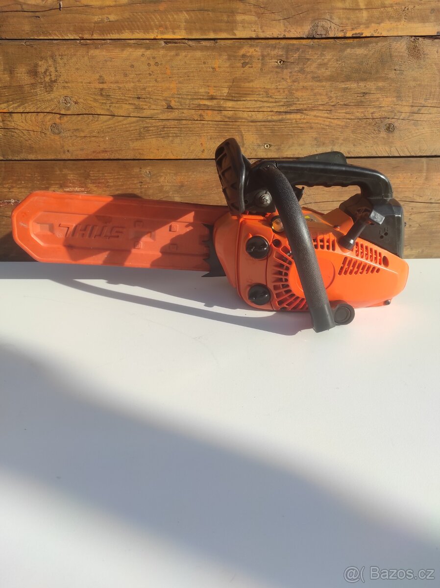 Benzínová pila MastetCut PS2500 s vetvemi