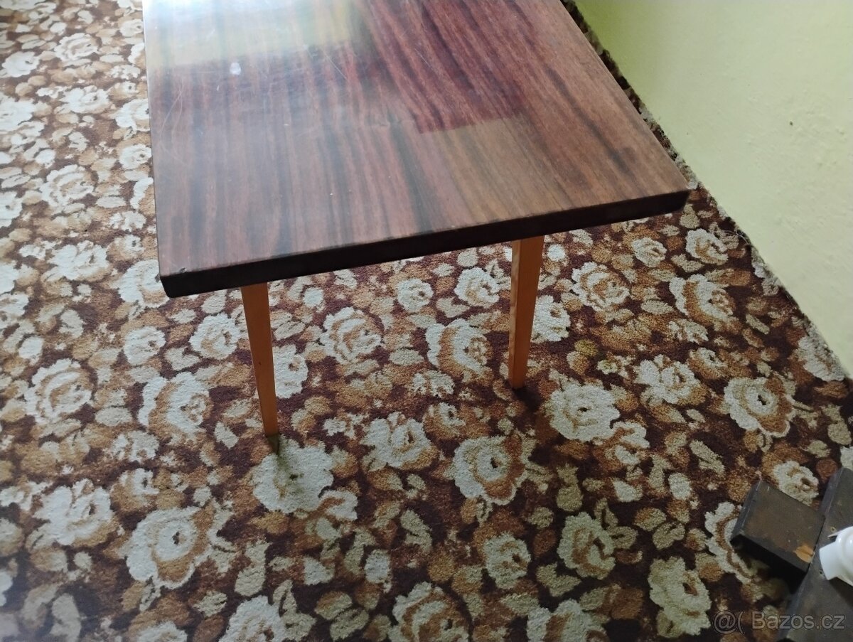 Konferenční stolek