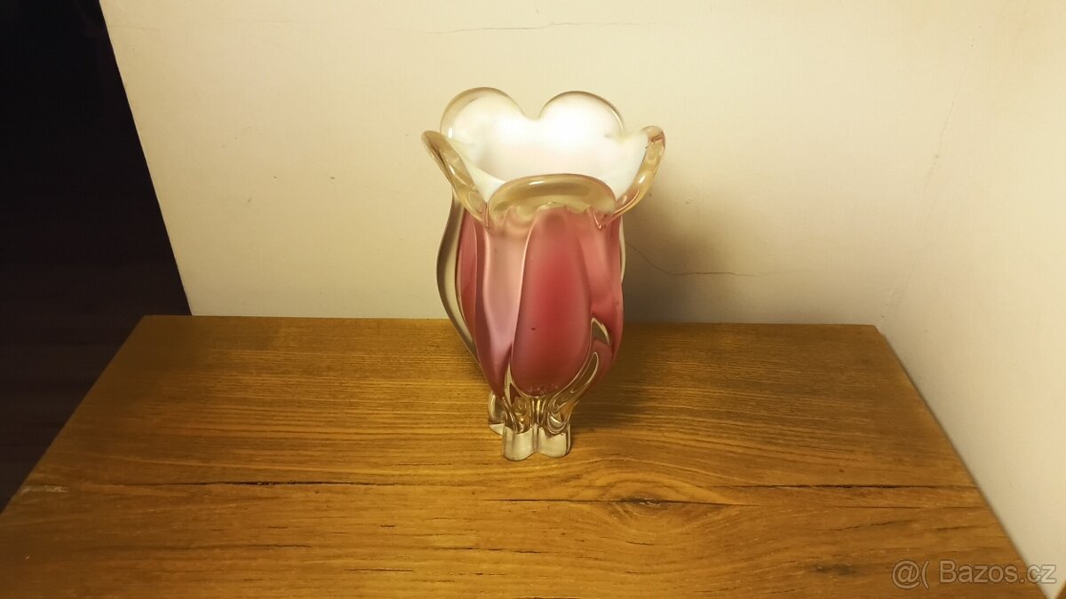 Hutní sklo ,váza .