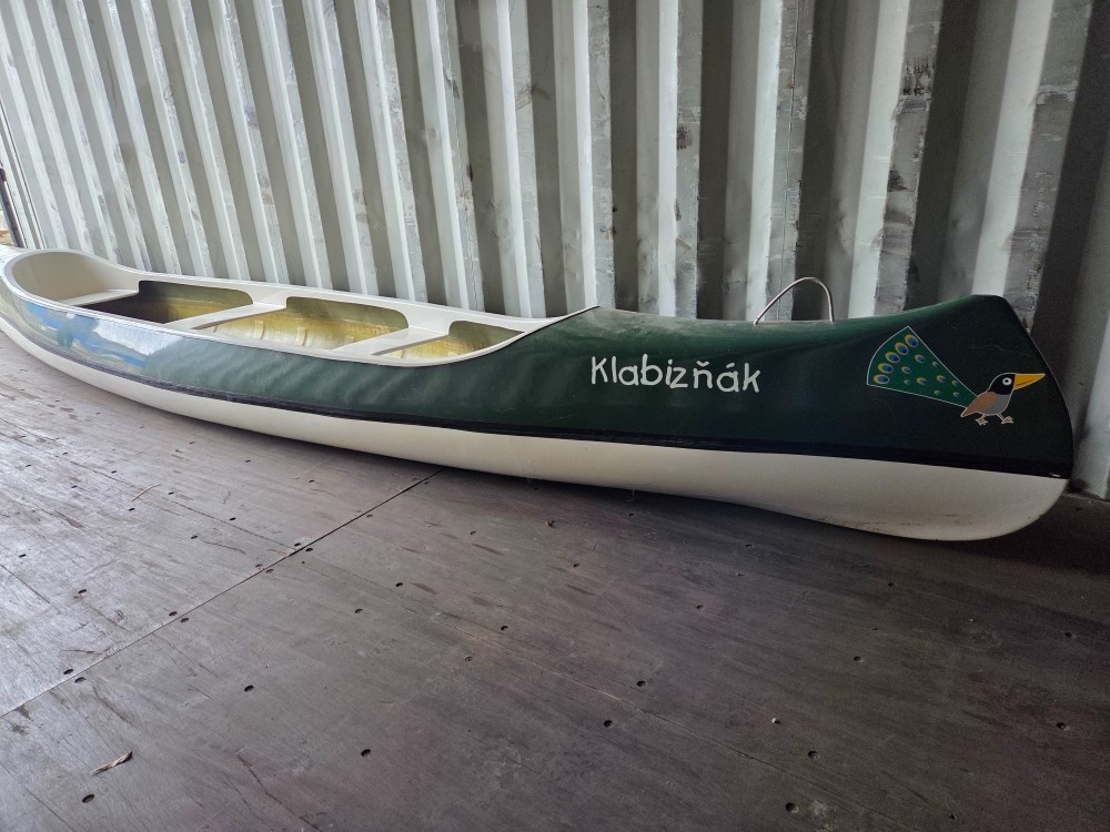 velká kanoe pro 3 osoby