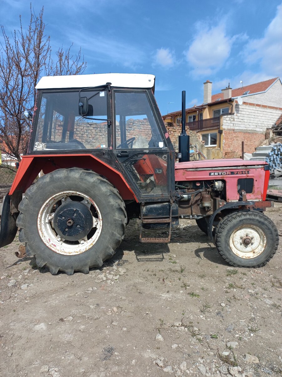 Traktor Zetor 7011