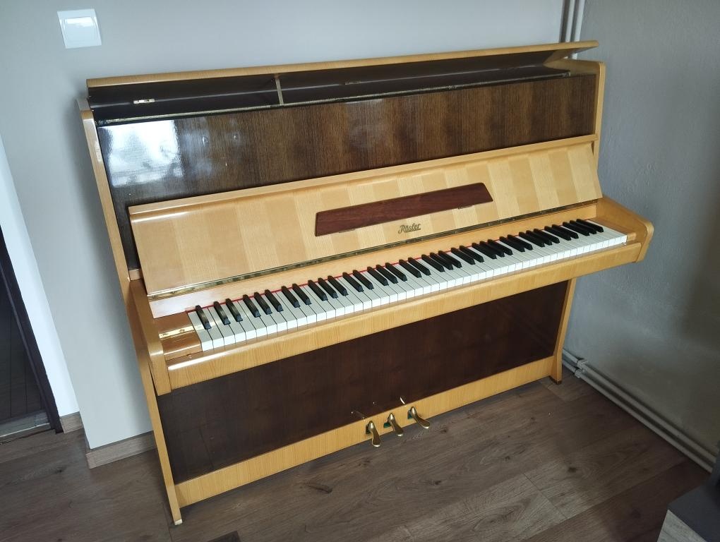 Piano zn. Rösler, r.v. 1970