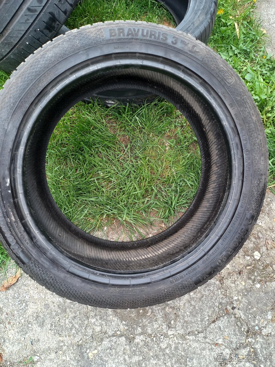 Pneu 275/40 R20
