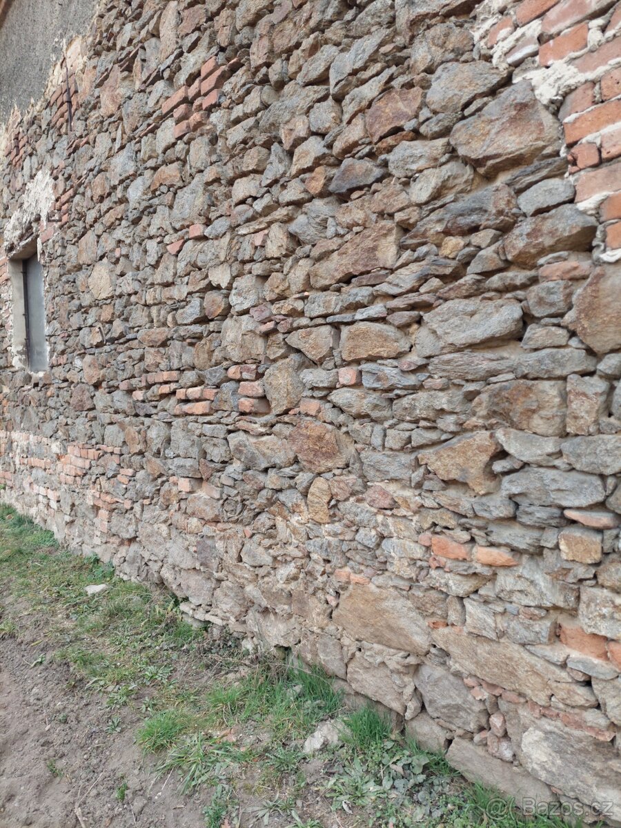 Kameny,cihly,suť