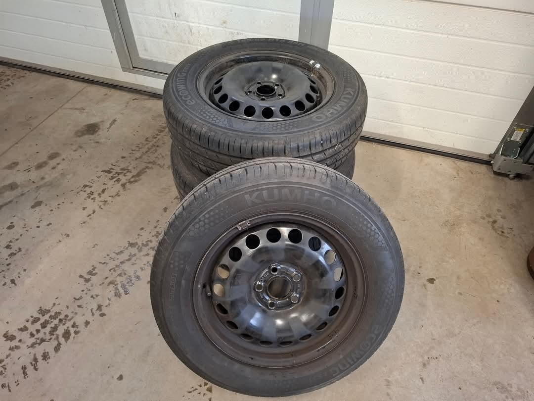 Zánovní letní sada pneu 185/65 R15 Kumho dot 2423