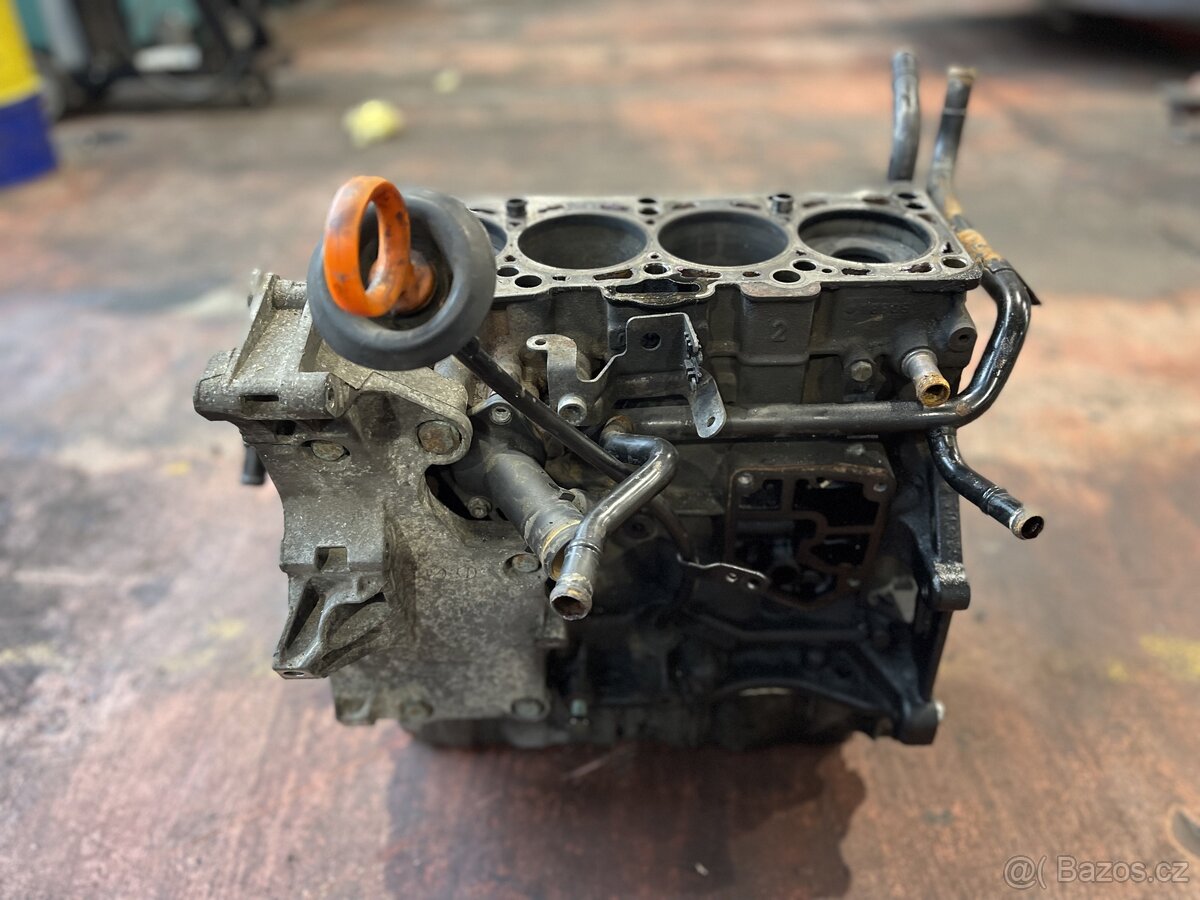 Blok - spodek - motoru 2.0 TDi kód motoru AZV - BKD