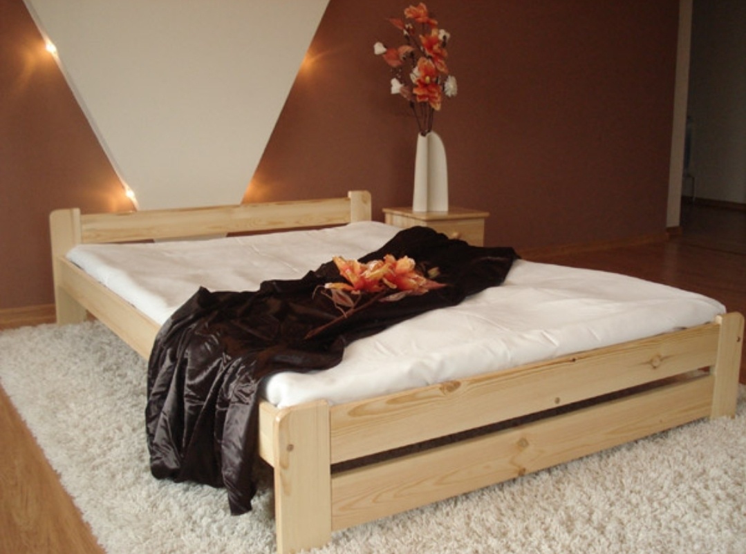 Postel z masivu borovice 180x200 Nová