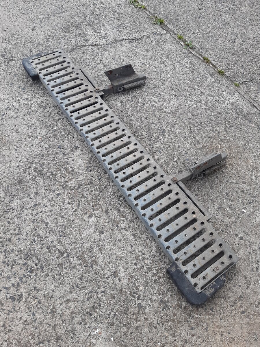 Nášlap zadní na nákladní automobil