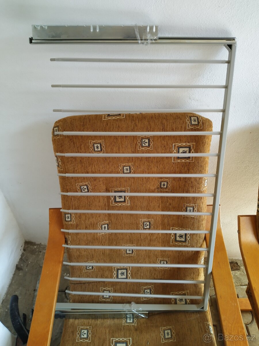 Věšák do skříně Ikea