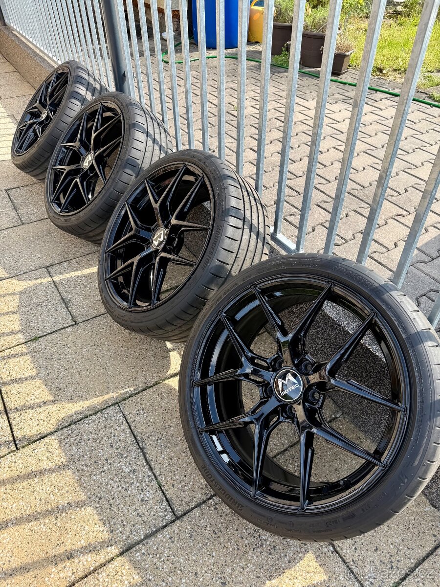 ALU kola Motec Ultimate MCR4, 5x112, velikost 8x18, ET 45
