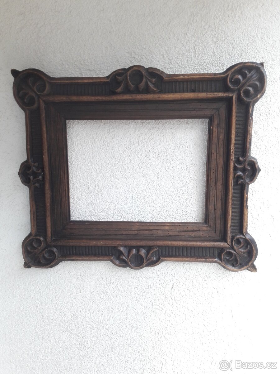 Starožitný ručně vyřezávaný rám