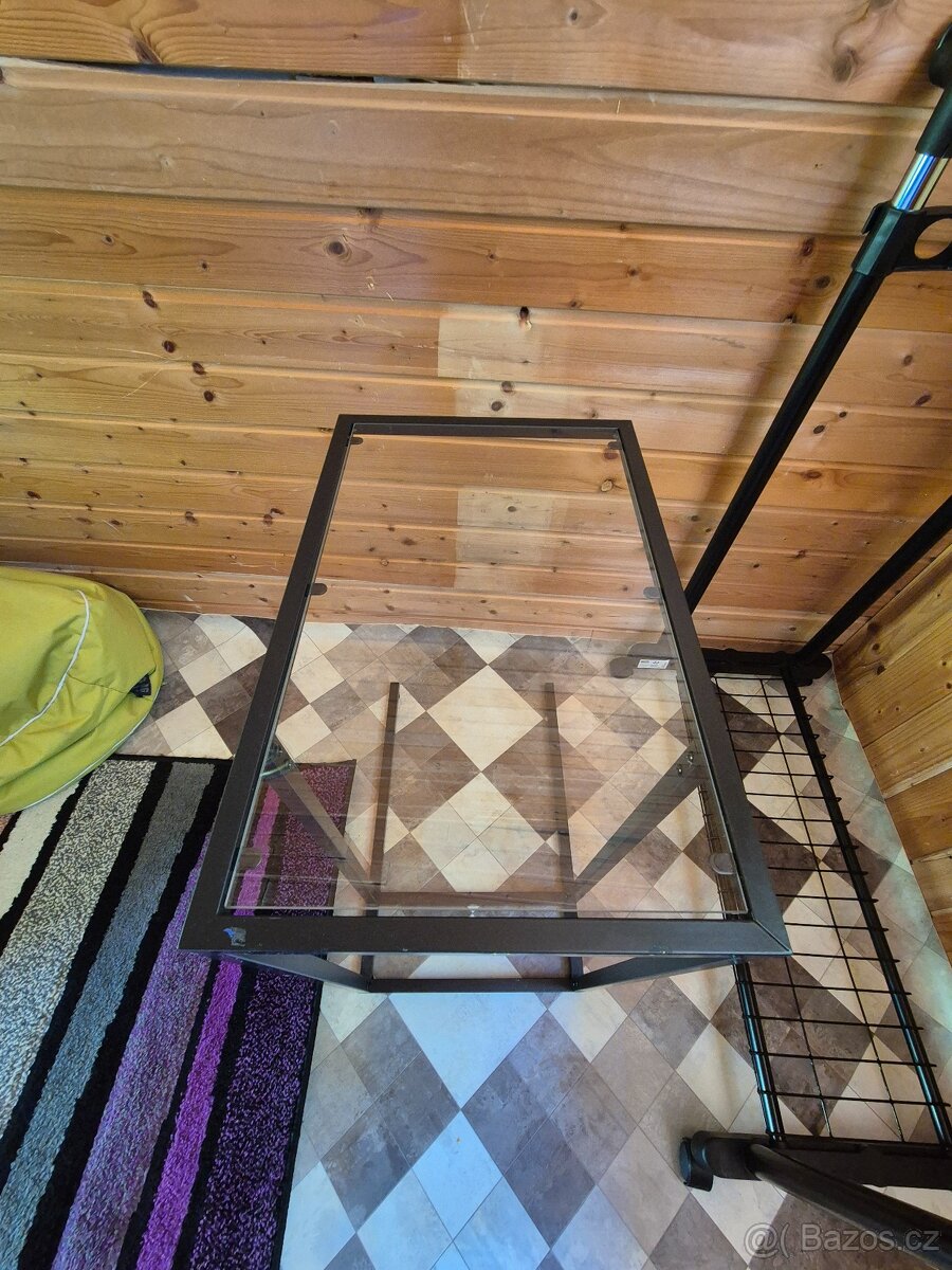 IKEA VITTSJO Stolek pod notebook černý