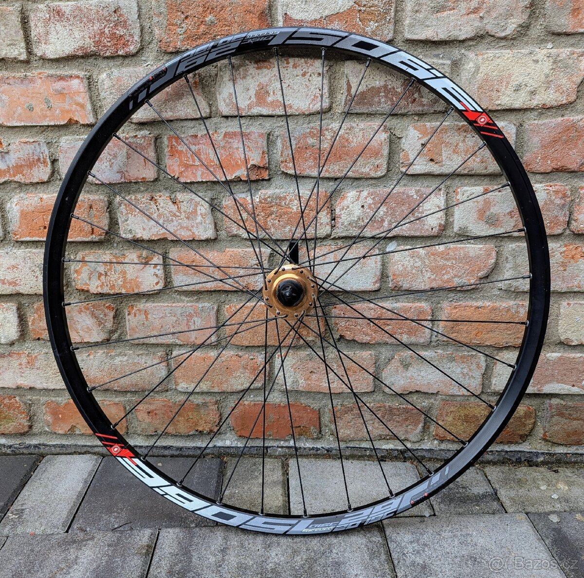 Přední zapletené kolo gravel