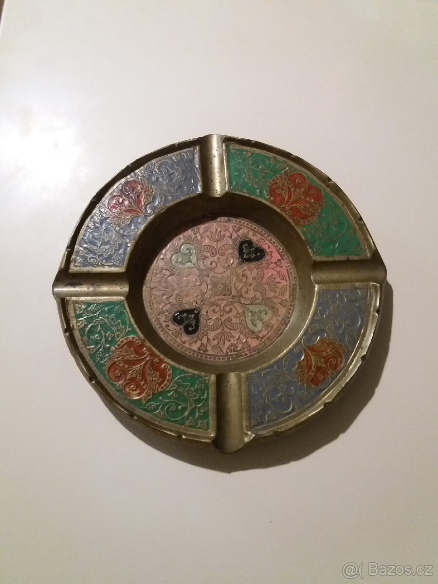 Starý mosazný popelník