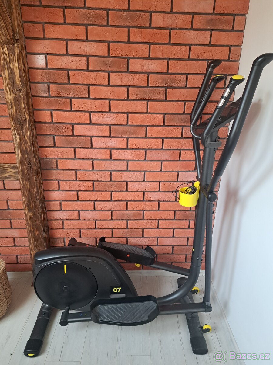 Cvičící stroj Decathlon