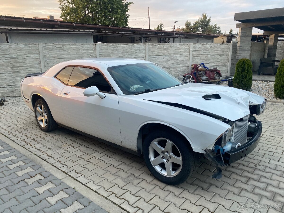 Dodge Challenger 3.6  V6  2017  lehce bourany