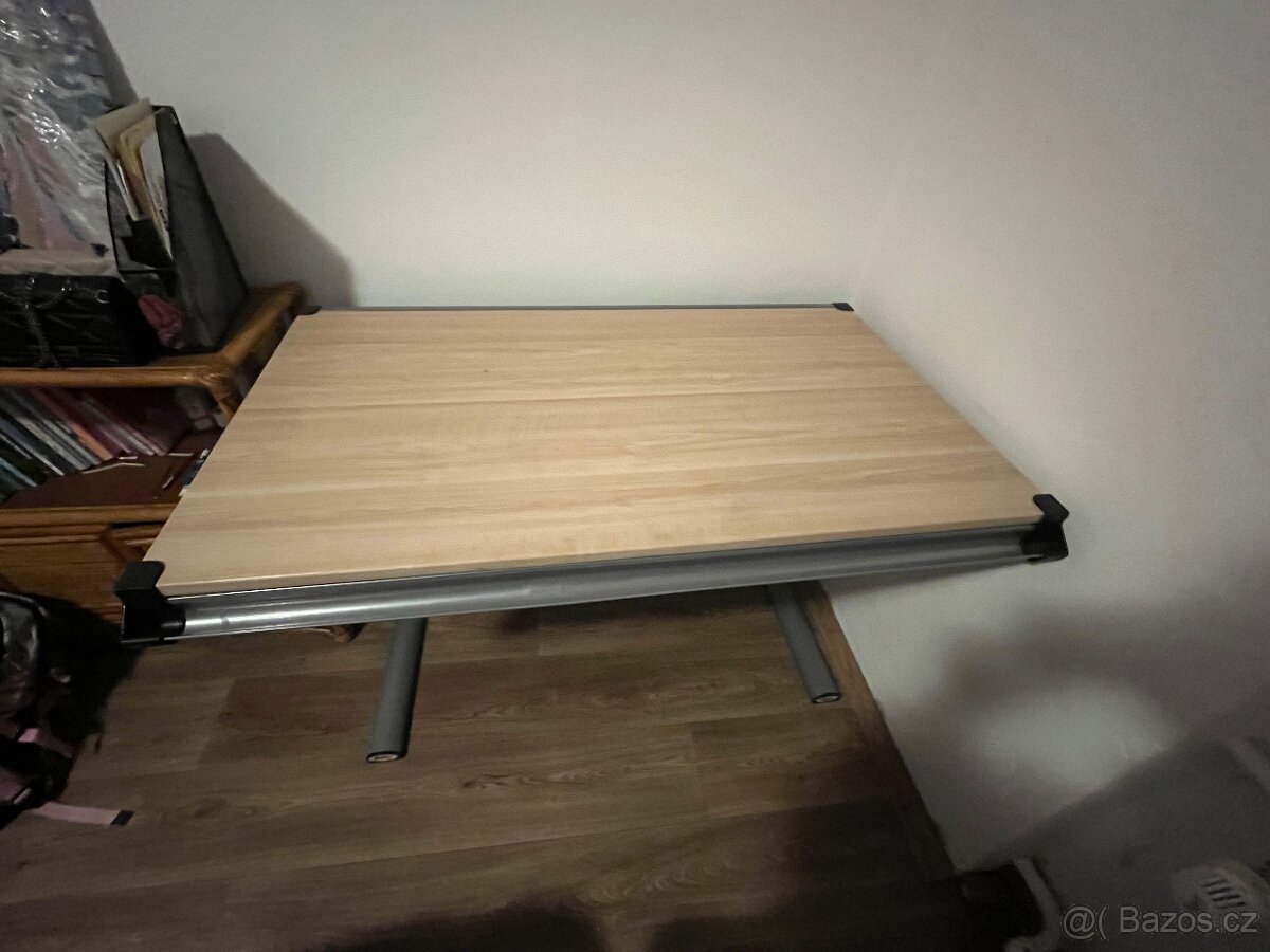 psací/studijní stůl