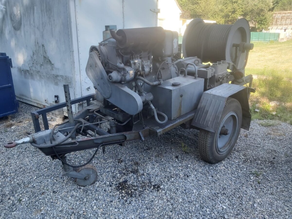 Motor Slávia na podvozku