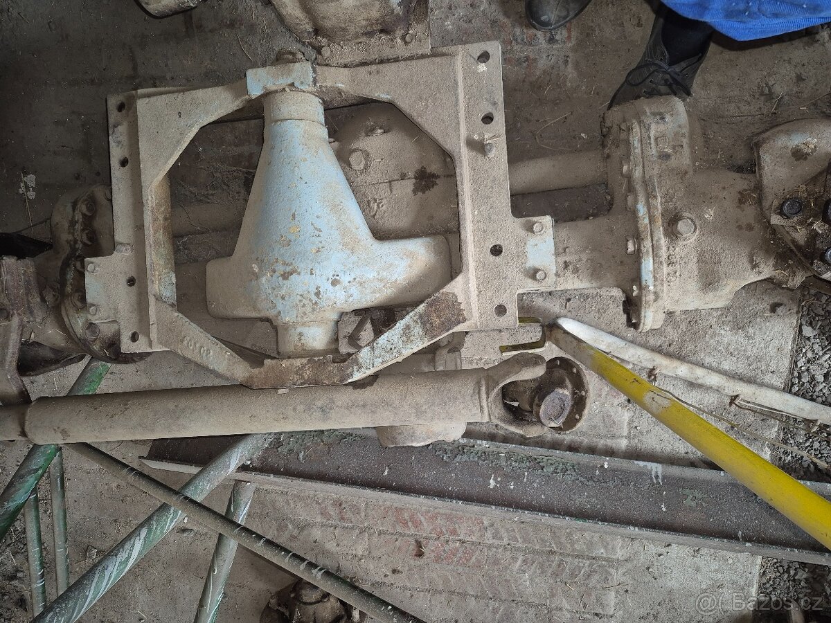 Přední náprava, zadek, meziskříň na Fortschritt ZT 303, 323