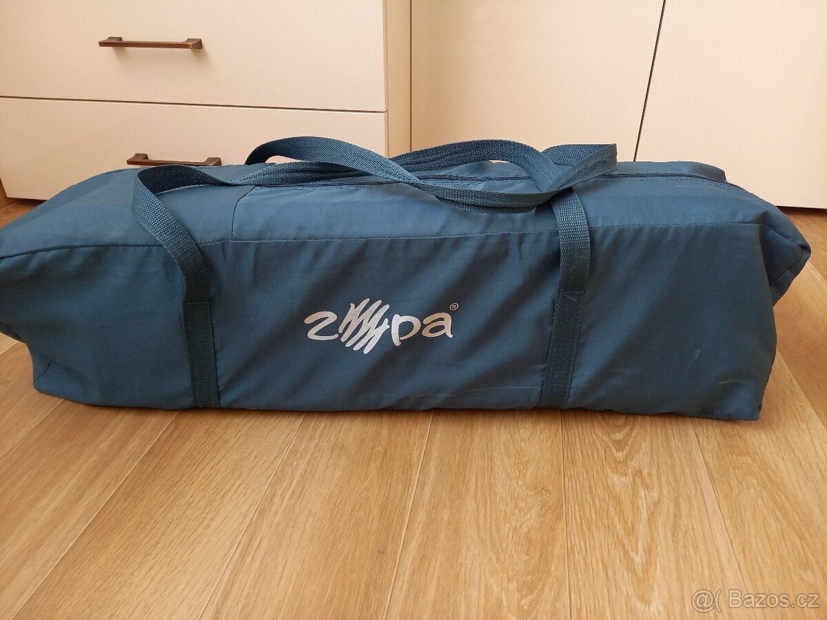 Rozkládací postýlka včetně matrace a peřinky a dětská kola