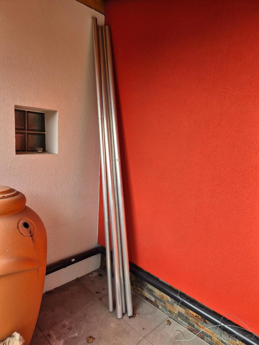 Prodám hliníkové trubky na fotopozadí.