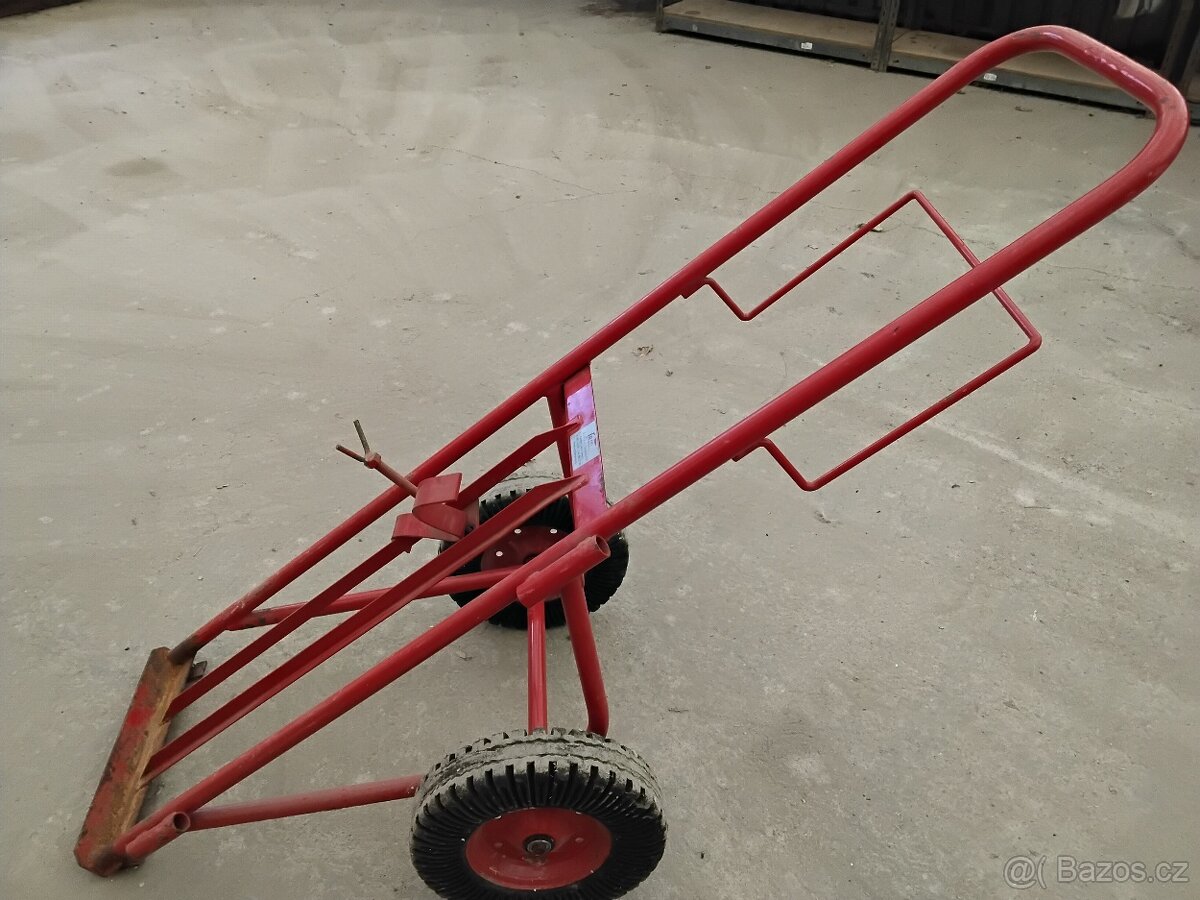 Vozík na 2 autogení láhve