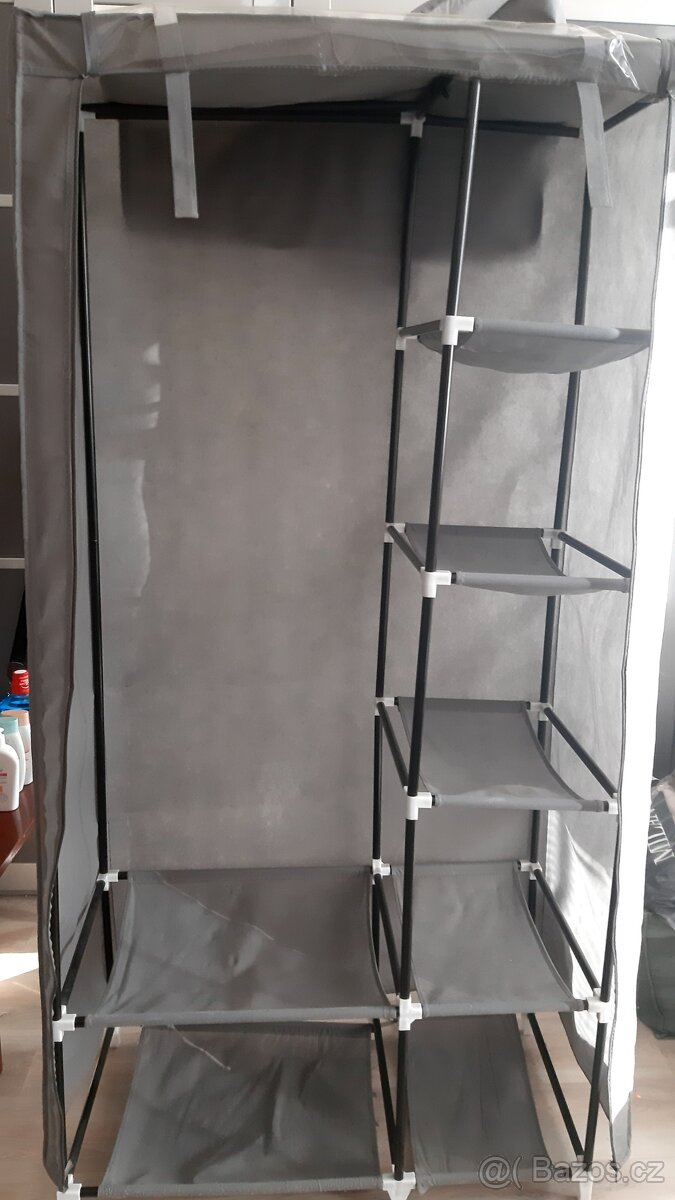 Textilní šatní skříň