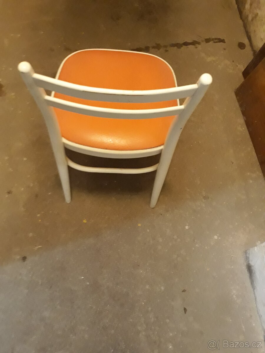 Židle s koženkovym sedákem