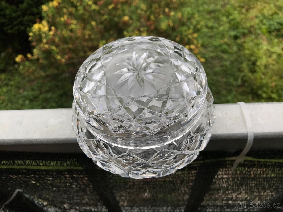 Broušená doza na cukr