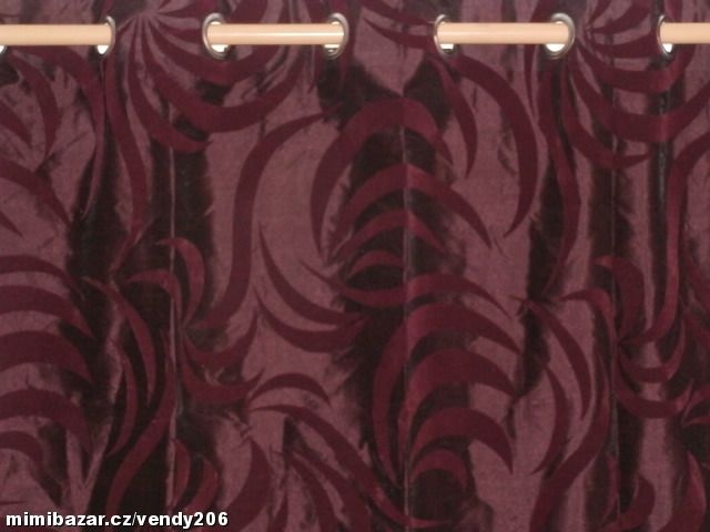 prodám nový vínový závěs š. 135x137, 1 ks