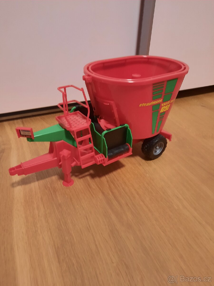 Bruder krmný vůz