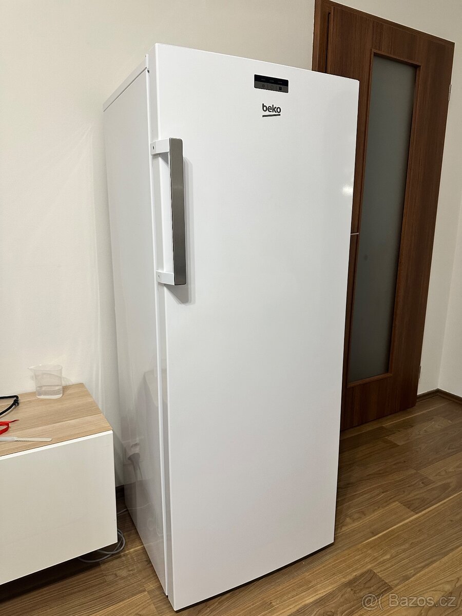 Šuplíkový mrazák 215l