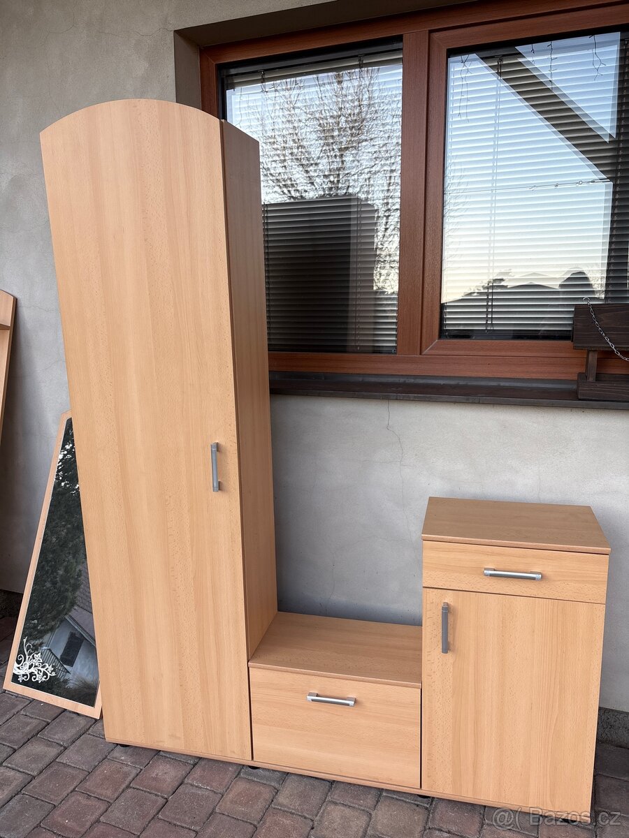 Předsíňová stěna/nábytek