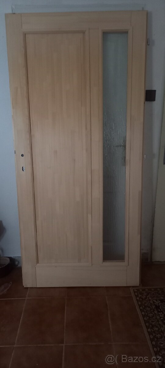 Nové dřevěné dveře