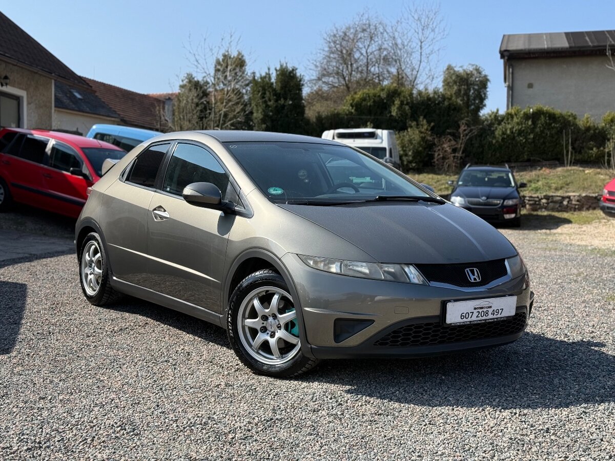 Honda Civic 1.4i 61kw klima-DVD-2006 super stav