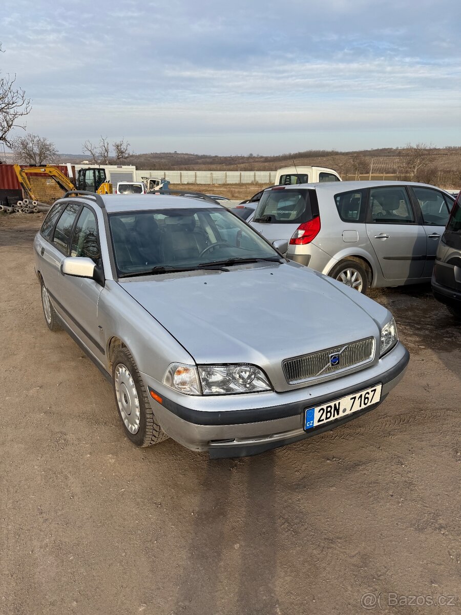 V40