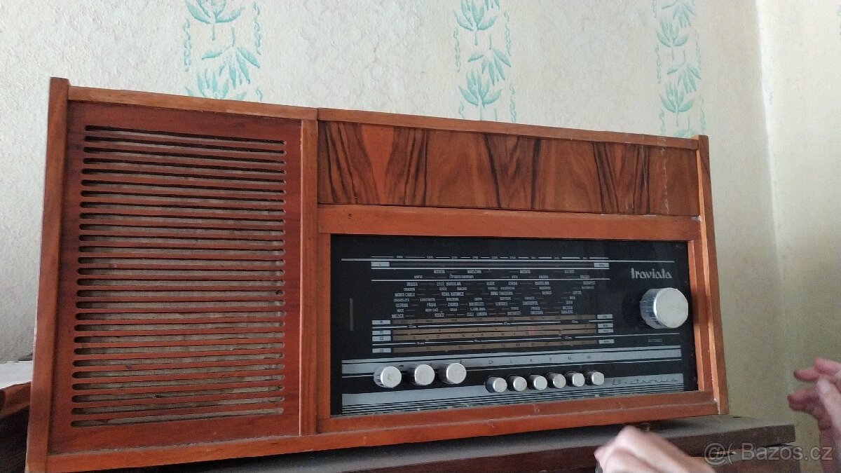 Retro radio