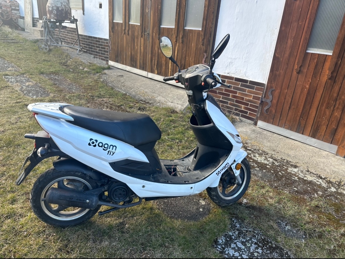 Moped skútr AGM