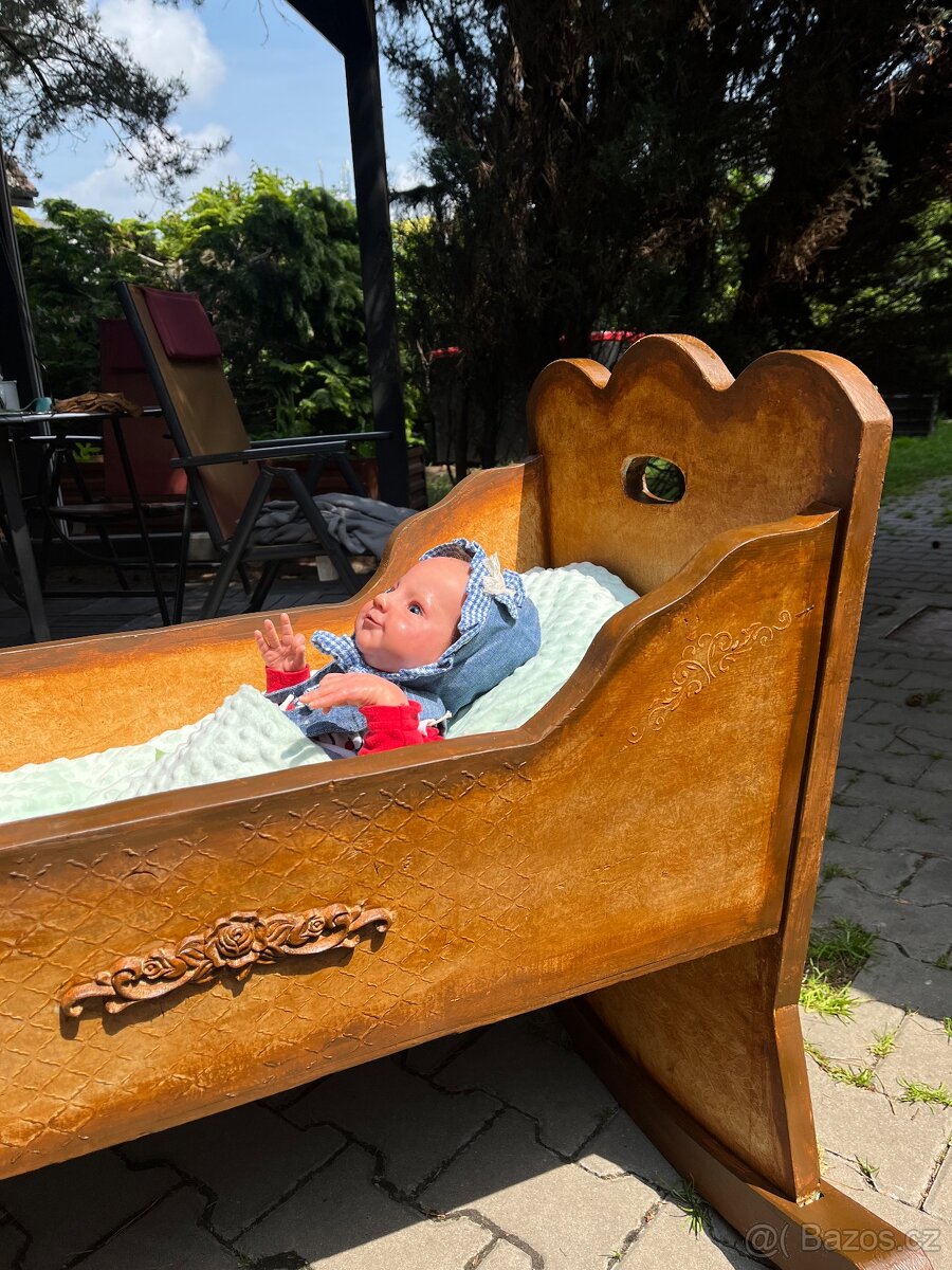 Ručně renovovaná dřevěná kolébka – originální kousek s duší