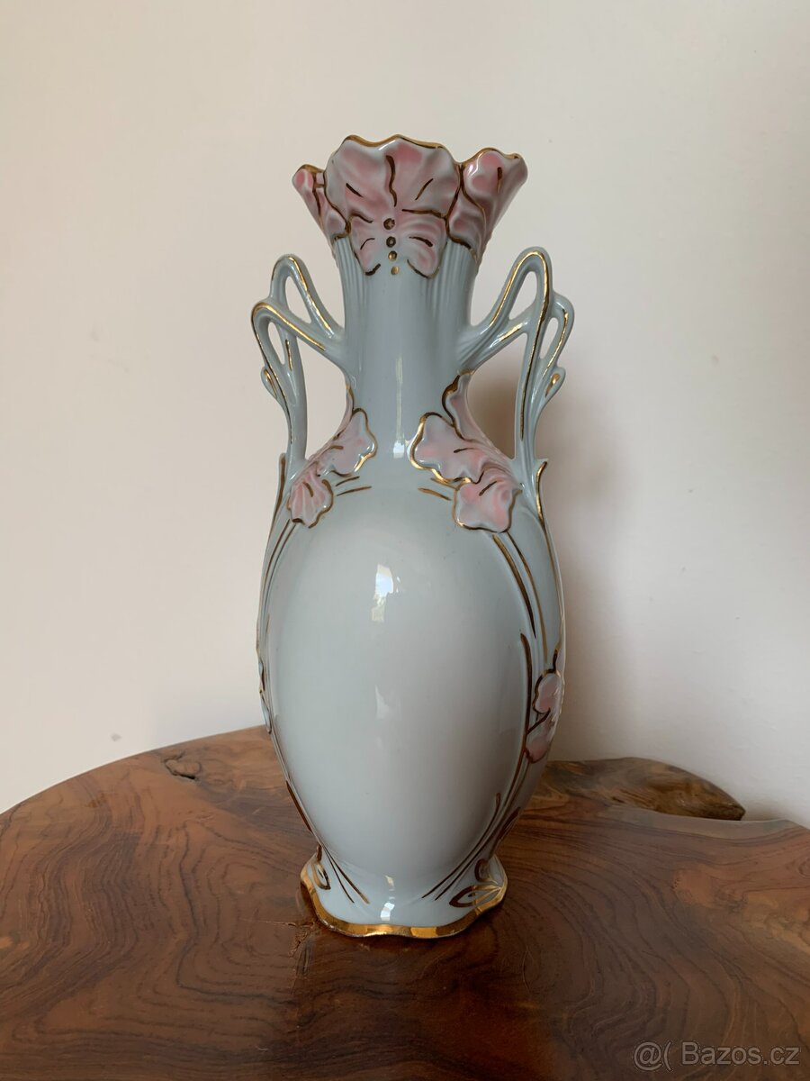 Porcelánová pozlacená váza Československé výroby