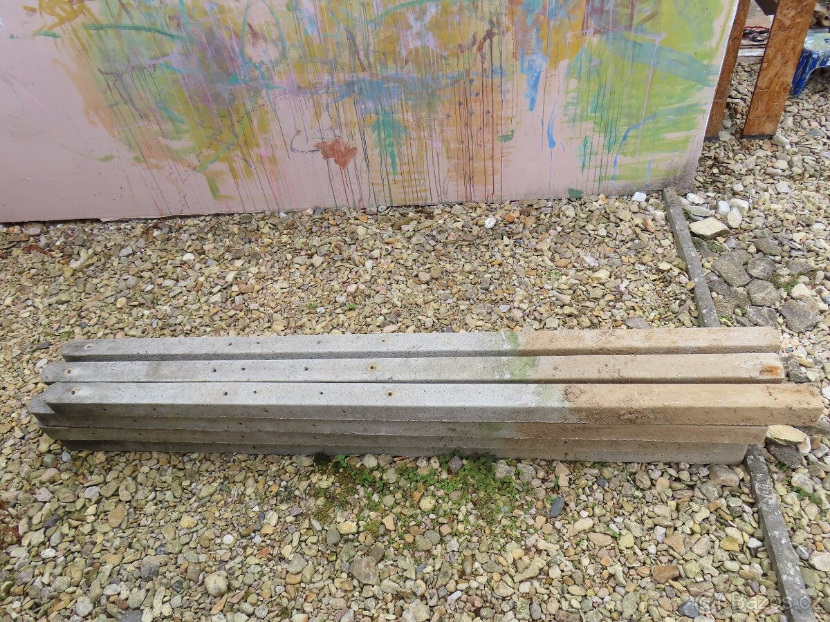 VINOHRASDSKÉ SLOUPKY BETONOVÉ