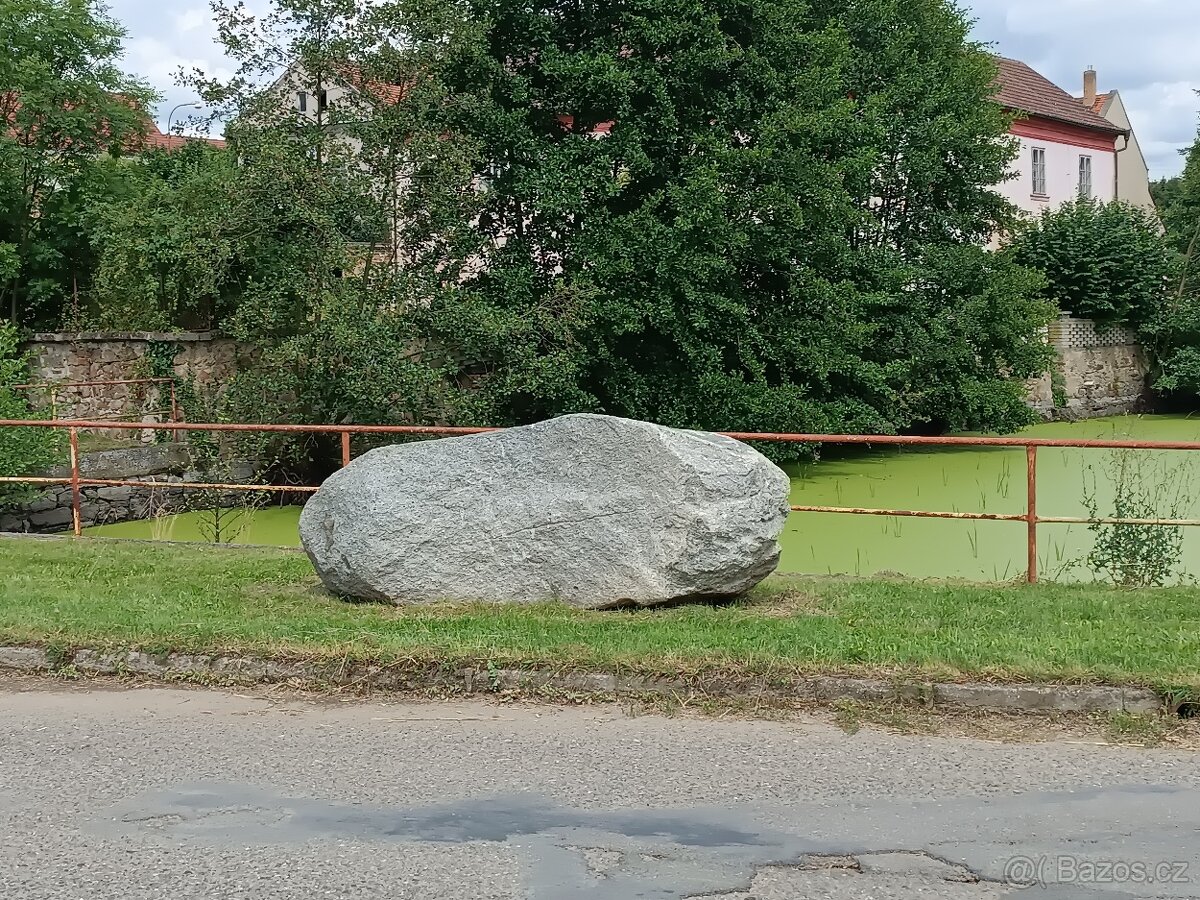 Kámen