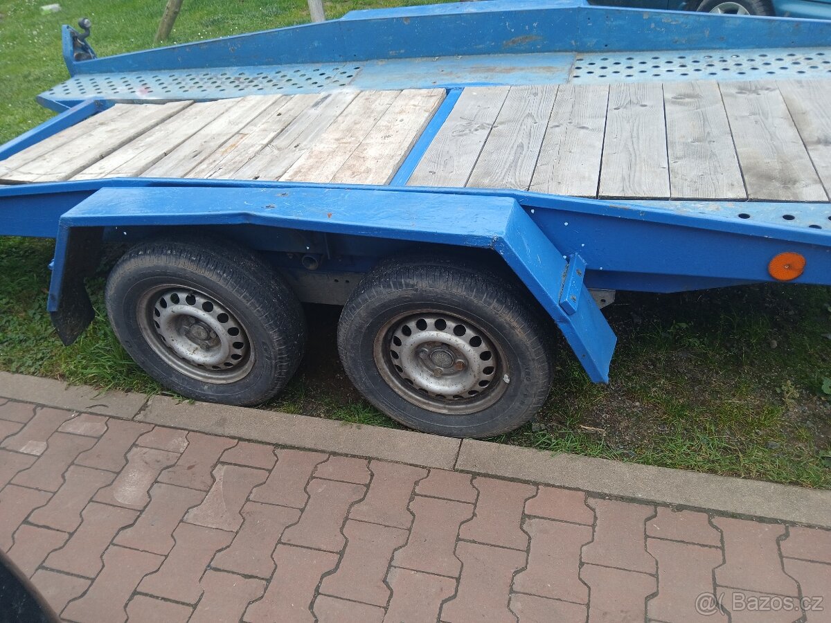 Přepravník na auta