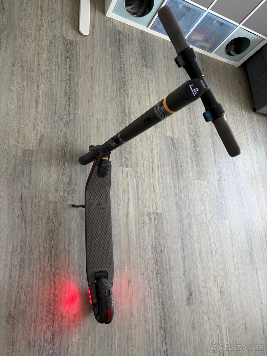 Elektrický koloběžka Ninebot ES2