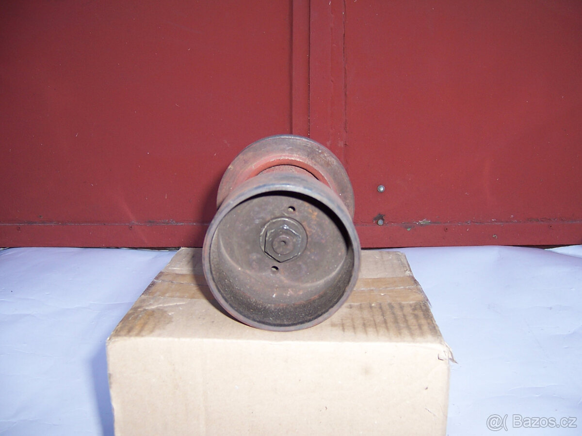 Jikov - sekačka - buben spojky, včetně hřídele a řemenice